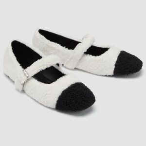 NWT. Sz37. Cider black and white plush Mary Jane flats